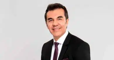 Adrián Uribe