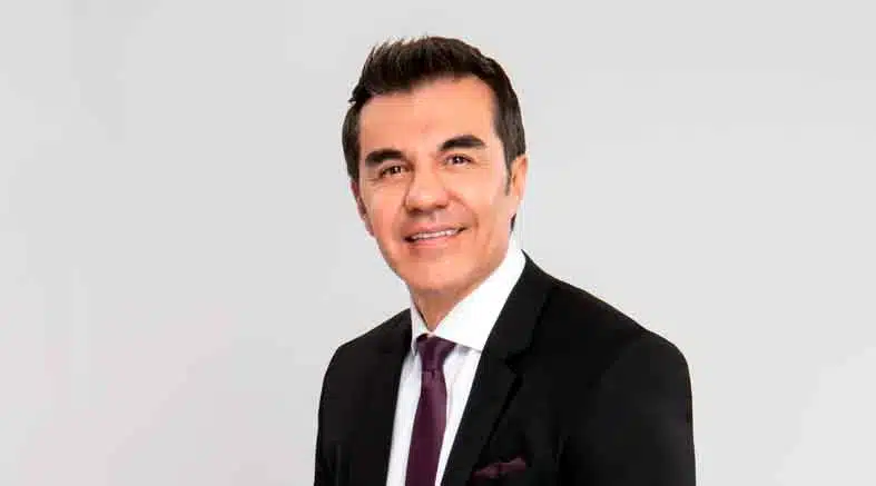 Adrián Uribe, "Un candidato honesto" 1 Adrián Uribe