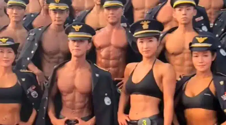 Policías coreanos muestran cuerpos musculosos 1 musculosos
