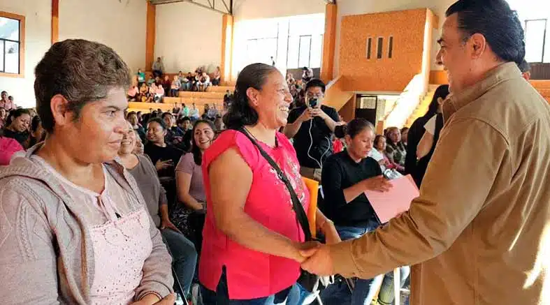 reciben apoyos