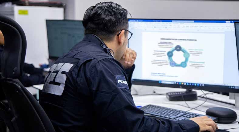 Policía