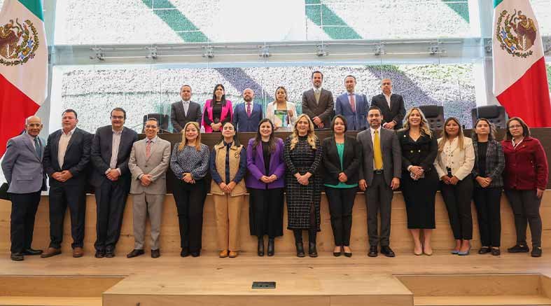 LXI Legislatura recibe Informe de Actividades de la DDHQ 2025 1 LXI Legislatura