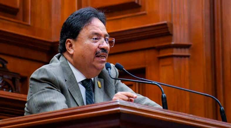 "Los hombres también tienen leche": Diputado morenista a favor de lactarios 1 Los hombres