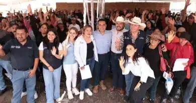 Luis Nava entrega apoyos del Programa de Coinversión Social en Amealco Luis Nava