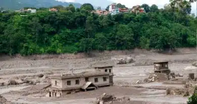 Riada en Nepal golpeó con fuerza al menos tres localidades Riada