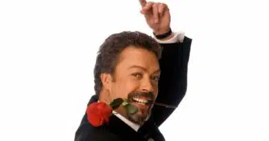Tim Curry, leyenda del cine y «Eso», muere a los 80 años Tim Curry