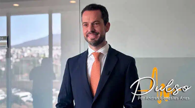 Paul Ospital ¿El diputado con más iniciativas aprobadas del país? 1 diputado con