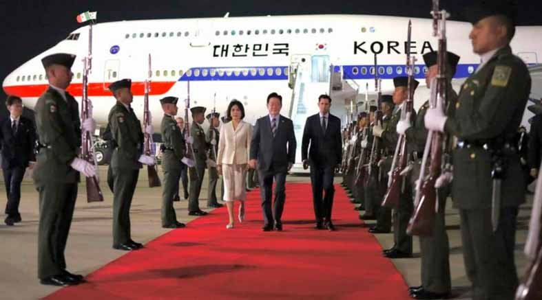El presidente surcoreano, Lee Jae-Myung, llega a México 1 El presidente